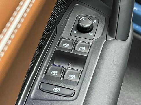 New 2026 Volkswagen Tiguan SEL R-Line AWD/4WD image 19