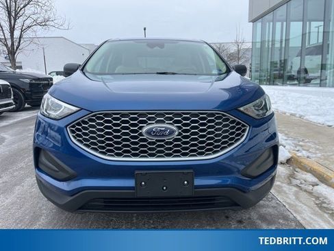 Certified 2024 Ford Edge SE image 2