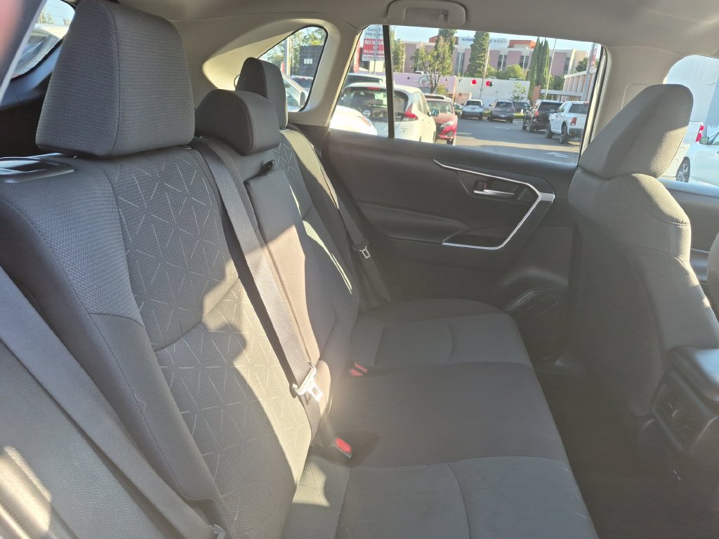 Used 2024 Toyota RAV4 XLE AWD/4WD image 30
