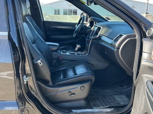 Used 2017 Jeep Grand Cherokee Limited image 6