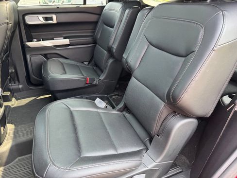 Used 2021 Ford Explorer Limited w/ Equipment Group 301A AWD/4WD image 15