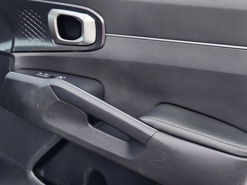 Used 2022 Kia Sorento LX image 19