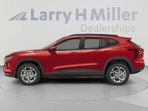 New 2026 Chevrolet Trax LS w/ LS Convenience Package FWD image 3