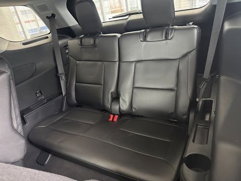 Used 2023 Ford Explorer Limited w/ Limited Technology Package image 17