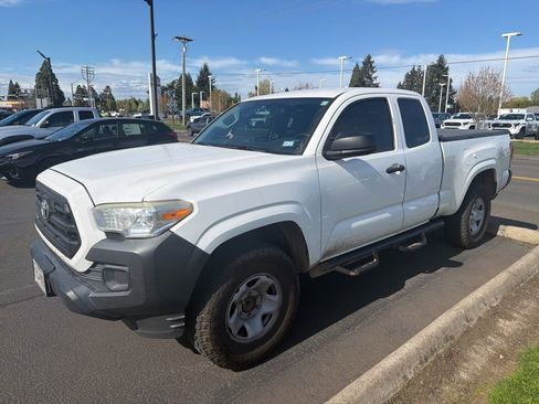 Used 2016 Toyota Tacoma SR image 4