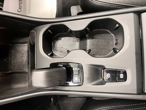Used 2024 Volvo XC40 B5 Core image 30