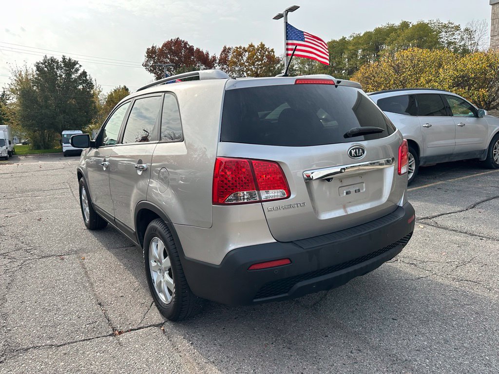 Used 2013 Kia Sorento LX w/ Convenience Pkg FWD image 3