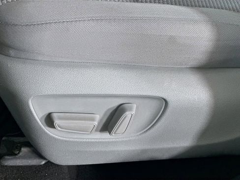 Used 2022 Toyota Highlander LE image 22