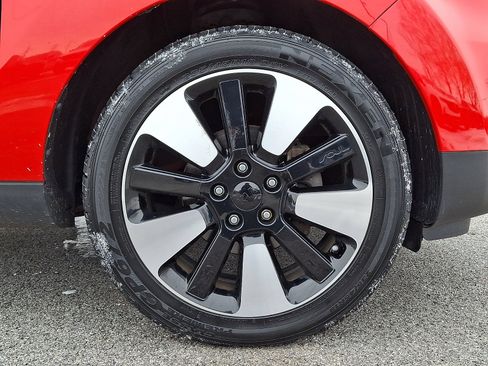 Used 2018 Kia Soul + image 8