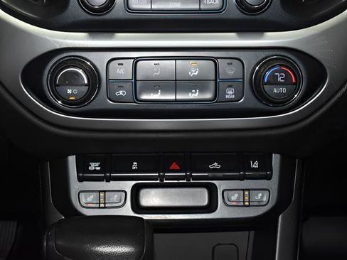 Used 2018 Chevrolet Colorado LT w/ Luxury Package, Chrome AWD/4WD image 17