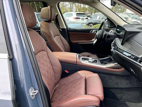 Certified 2024 BMW X7 xDrive40i w/ Premium Package image 9
