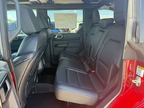 New 2025 Ford Bronco Badlands image 8