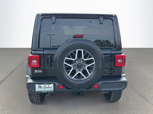 Used 2024 Jeep Wrangler Sahara image 5