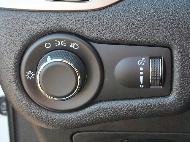Used 2016 Jeep Cherokee Sport AWD/4WD image 9