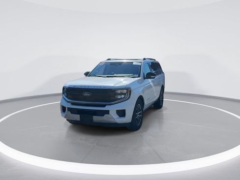 Certified 2025 Ford Expedition Platinum AWD/4WD image 2