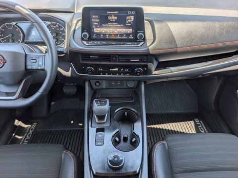 Used 2025 Nissan Rogue SV AWD/4WD image 9