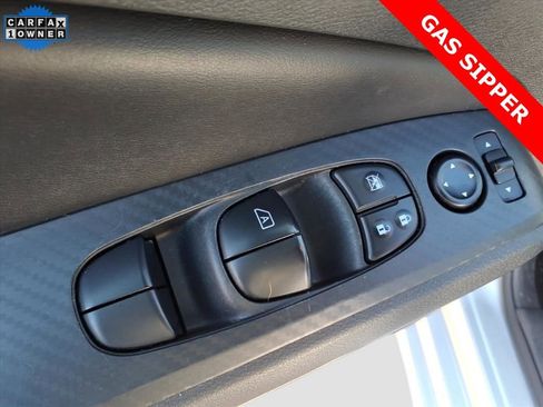 Used 2024 Nissan Altima 2.5 SV image 11