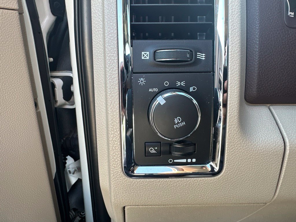 Used 2017 RAM 1500 Laramie w/ Convenience Group AWD/4WD image 37
