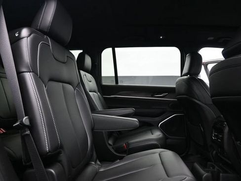 New 2026 Jeep Grand Cherokee L Limited w/ Limited Altitude Package AWD/4WD image 30