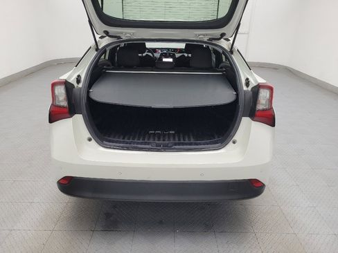 Used 2020 Toyota Prius LE AWD/4WD image 29