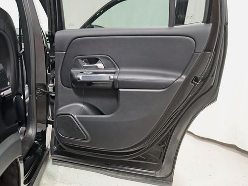 Used 2021 Mercedes-Benz GLB 250 4MATIC w/ Premium Package image 40
