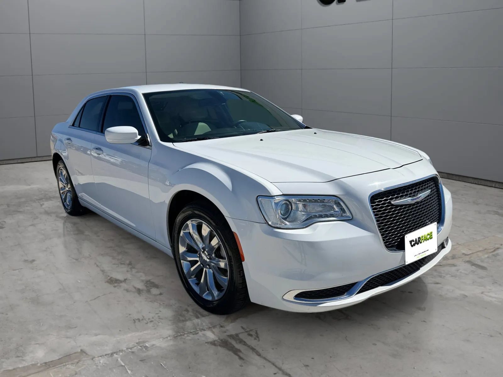 Used 2019 Chrysler 300 Touring AWD/4WD image 4