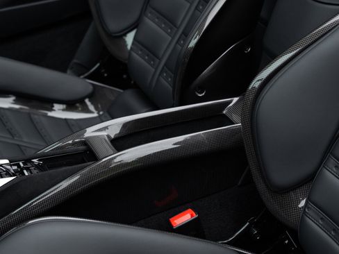 Used 2024 Ferrari SF90 Spider image 57