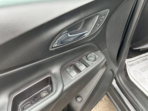 Used 2018 Chevrolet Equinox LT image 12