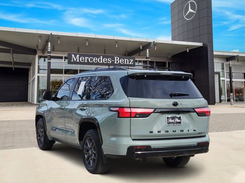 Used 2025 Toyota Sequoia Platinum image 4