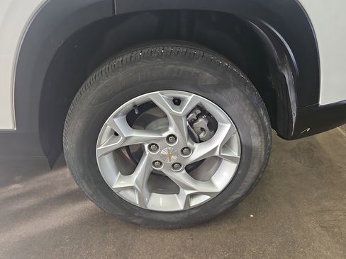 Used 2024 Chevrolet Trax LS w/ LS Convenience Package FWD image 22