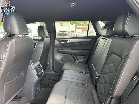 Used 2024 Volkswagen Atlas Cross Sport SE w/ Black Wheel Package AWD/4WD image 10