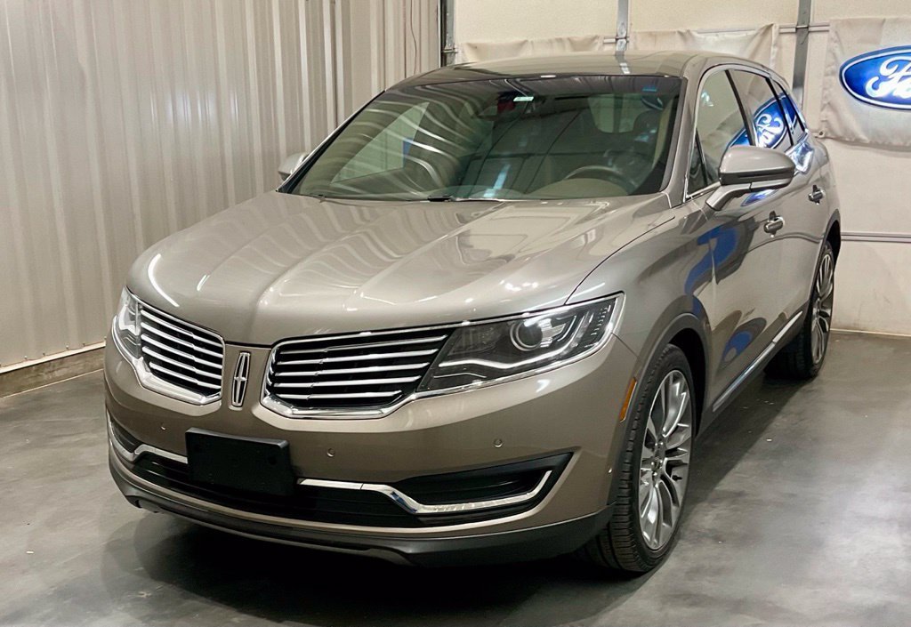 Used 2017 Lincoln MKX Reserve w/ Driver Assistance Package AWD/4WD image 4