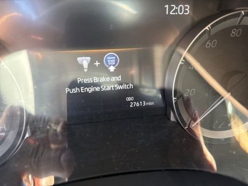 Used 2023 Toyota Highlander XLE image 9