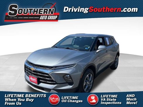 Used 2025 Chevrolet Blazer LT FWD image 1
