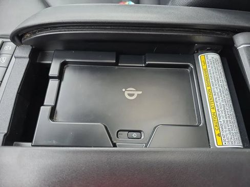 Used 2020 Toyota Highlander XLE AWD/4WD image 38
