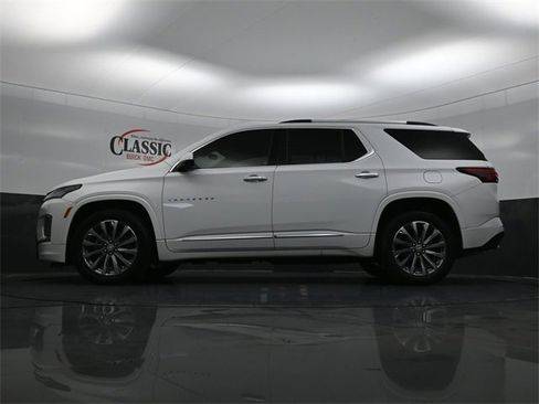 Used 2022 Chevrolet Traverse Premier image 25