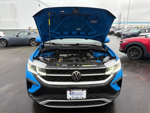 Used 2022 Volkswagen Taos SEL w/ Panoramic Sunroof Package image 11