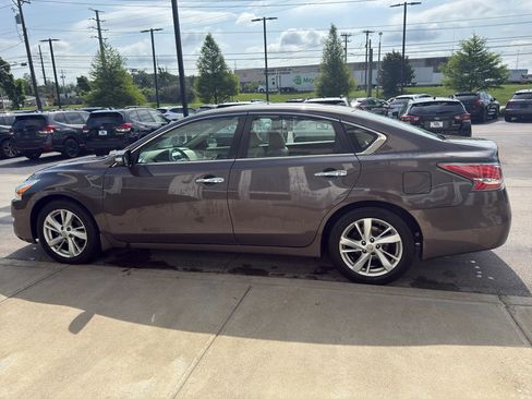 Used 2015 Nissan Altima 2.5 SL w/ Technology Package FWD image 6
