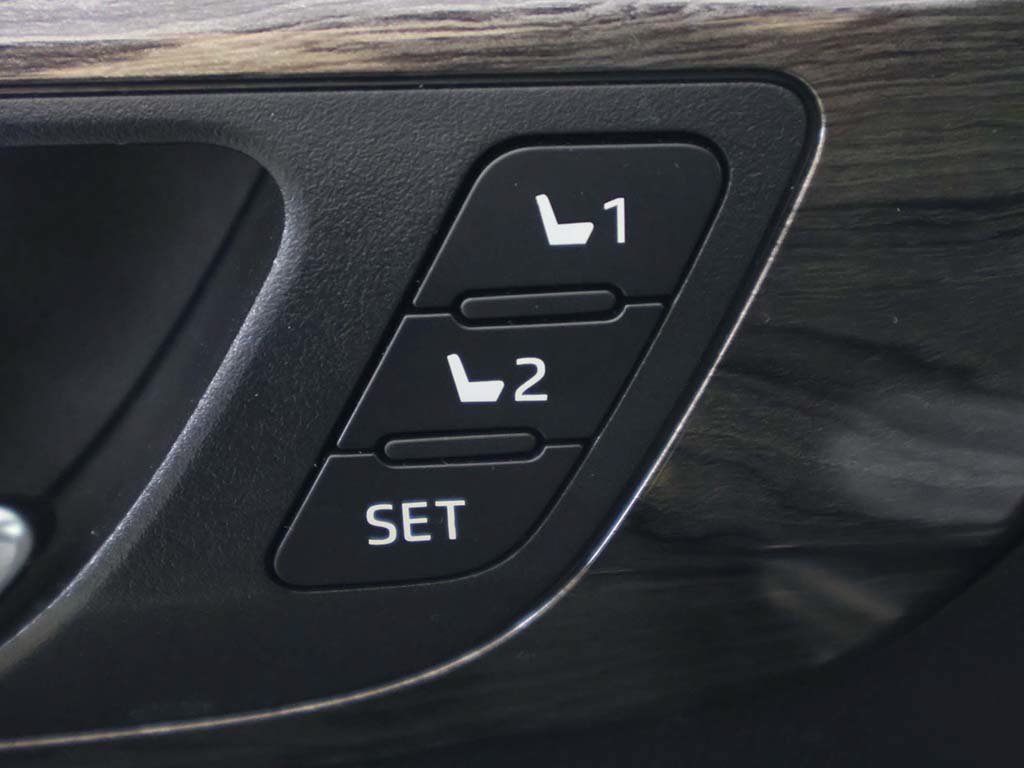 Used 2023 Toyota Highlander Limited AWD/4WD image 39
