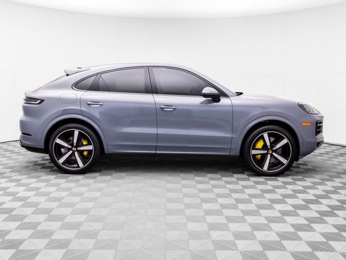 Certified 2025 Porsche Cayenne Coupe AWD/4WD image 6
