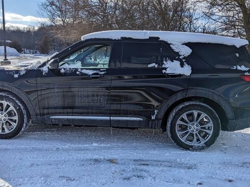Used 2023 Ford Explorer Limited image 6