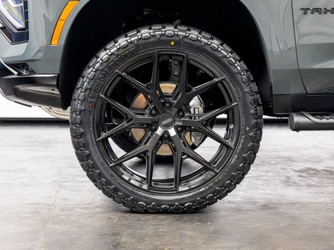 Used 2026 Chevrolet Tahoe Z71 w/ Comfort Package AWD/4WD image 11