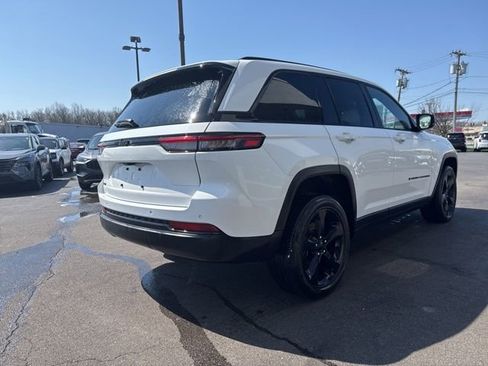 Used 2023 Jeep Grand Cherokee Altitude AWD/4WD image 2