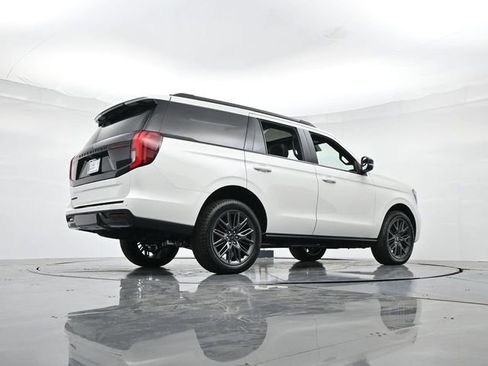 New 2025 Ford Expedition Platinum w/ Stealth Performance Package image 32