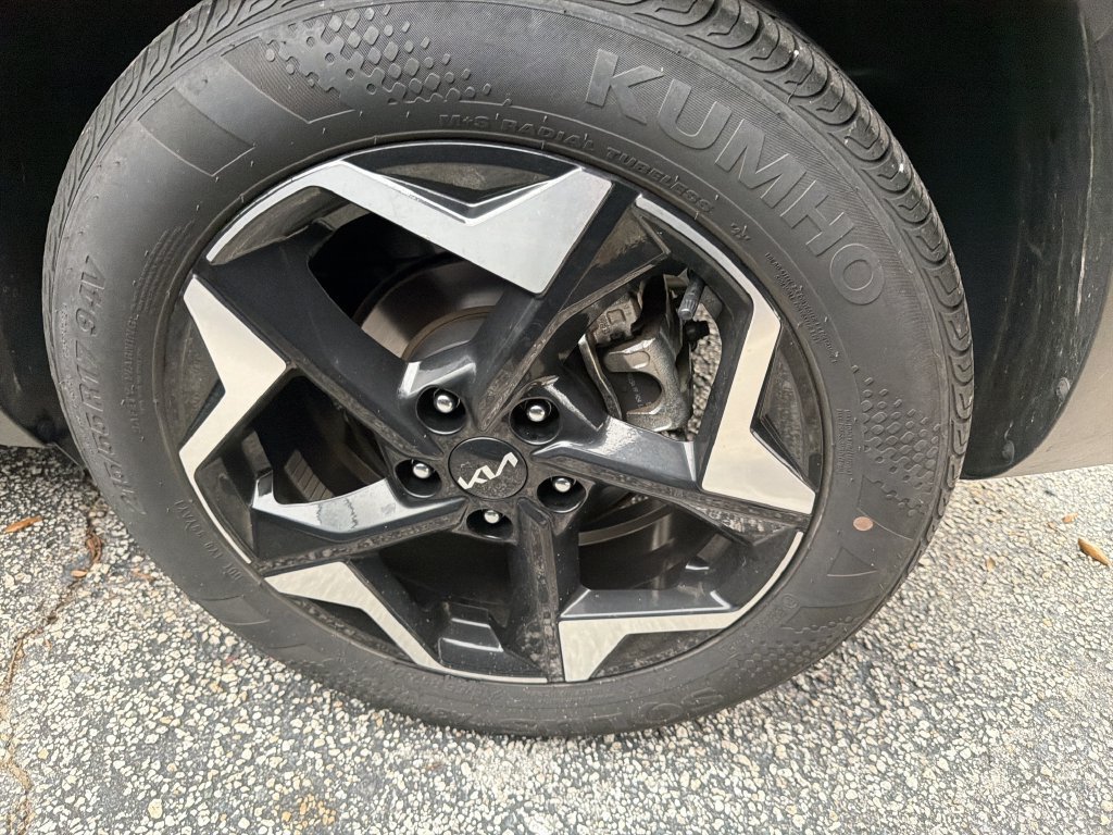 Certified 2025 Kia Seltos EX w/ EX Sunroof Package FWD image 6