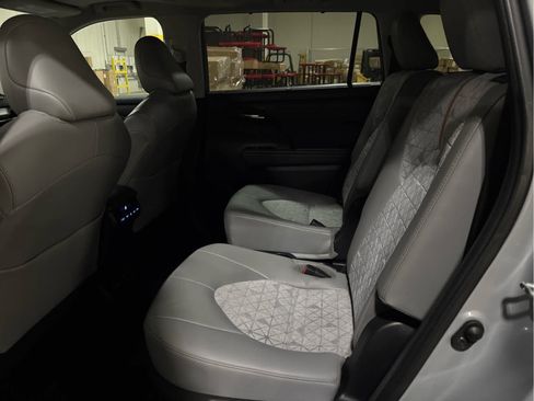Used 2022 Toyota Highlander Bronze Edition AWD/4WD image 8