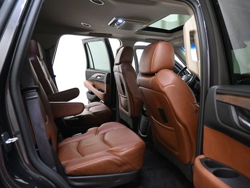 Used 2017 Cadillac Escalade Premium Luxury AWD/4WD image 15