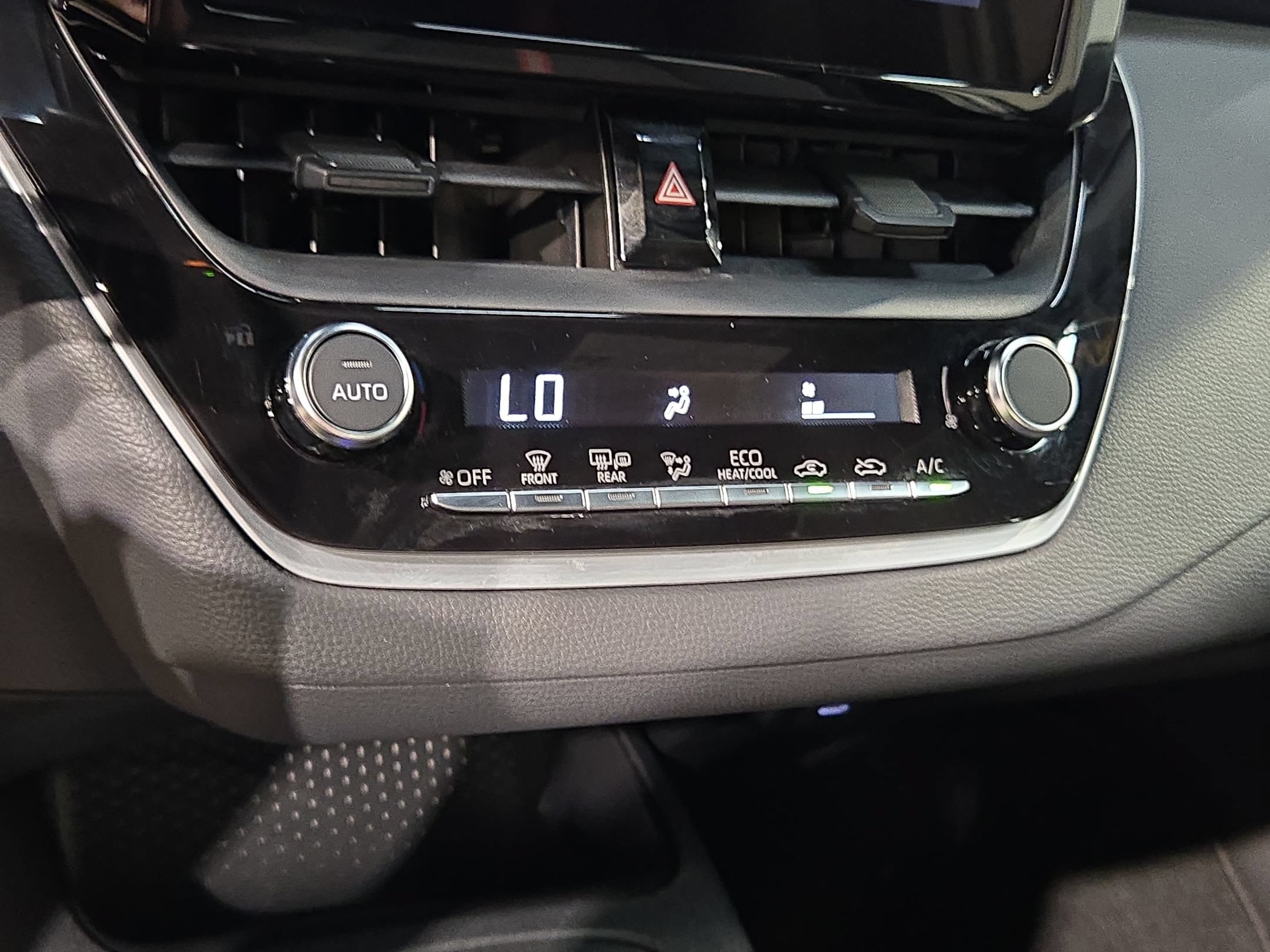 Certified 2026 Toyota Corolla SE FWD image 31