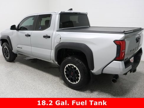 Used 2024 Toyota Tacoma TRD Off-Road image 9