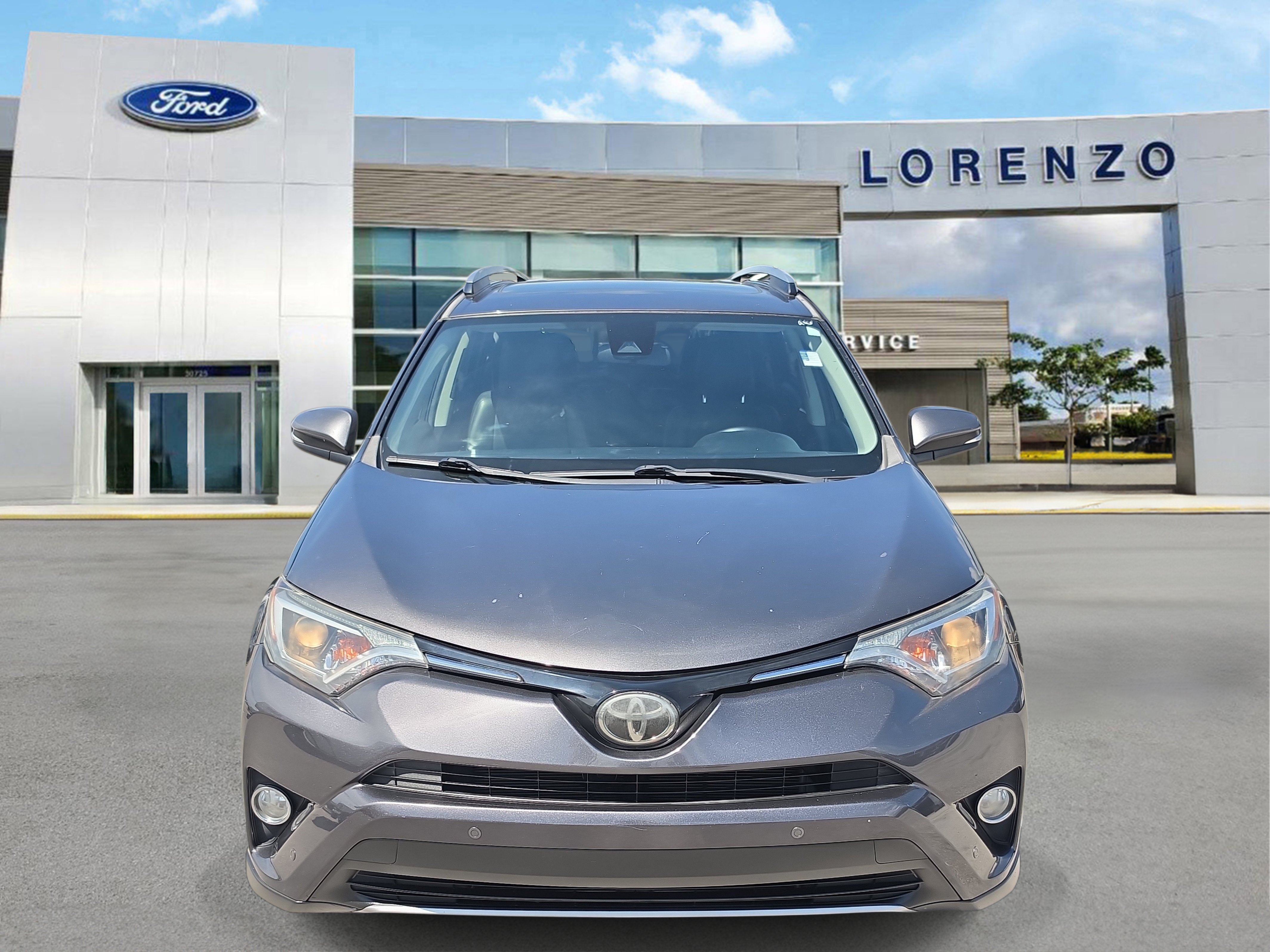 Used 2017 Toyota RAV4 XLE FWD image 2